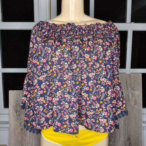 Taylor and Sage Off the shoulder Floral Blouse - Picture 3 of 12